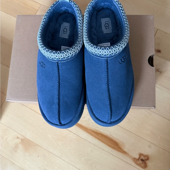 UGG Cozy Blue Platform Shoes - Picture 3 of 5